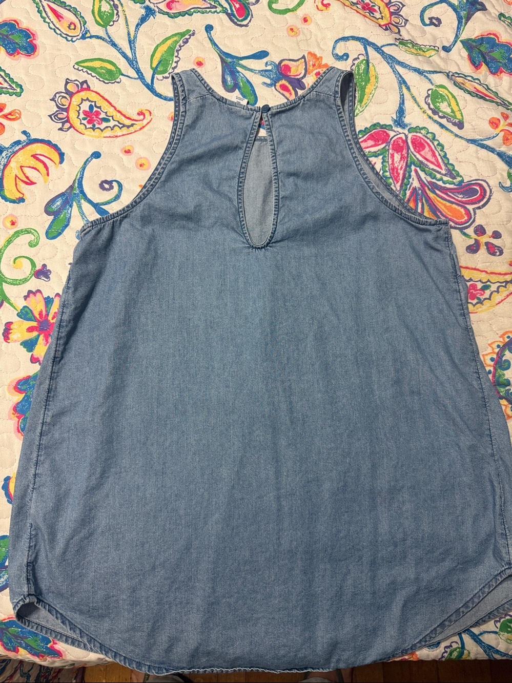 Old Navy Sleeveless Chambray Button Keyhole Top Size: M Tall - Picture 2 of 5